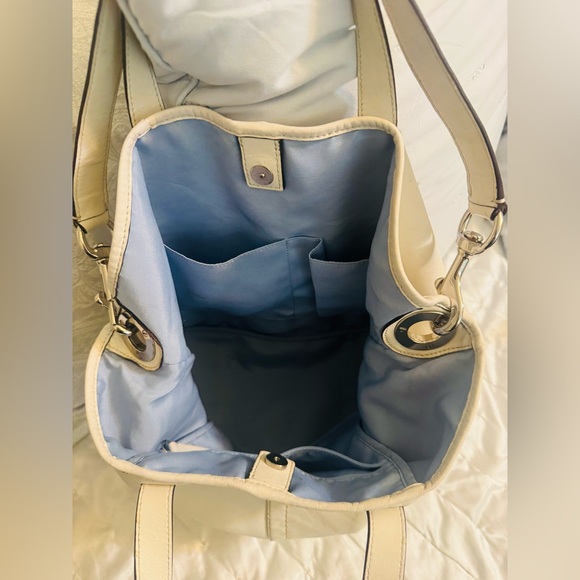 Coach Cream Shoulder Bag - Picture 12 of 16